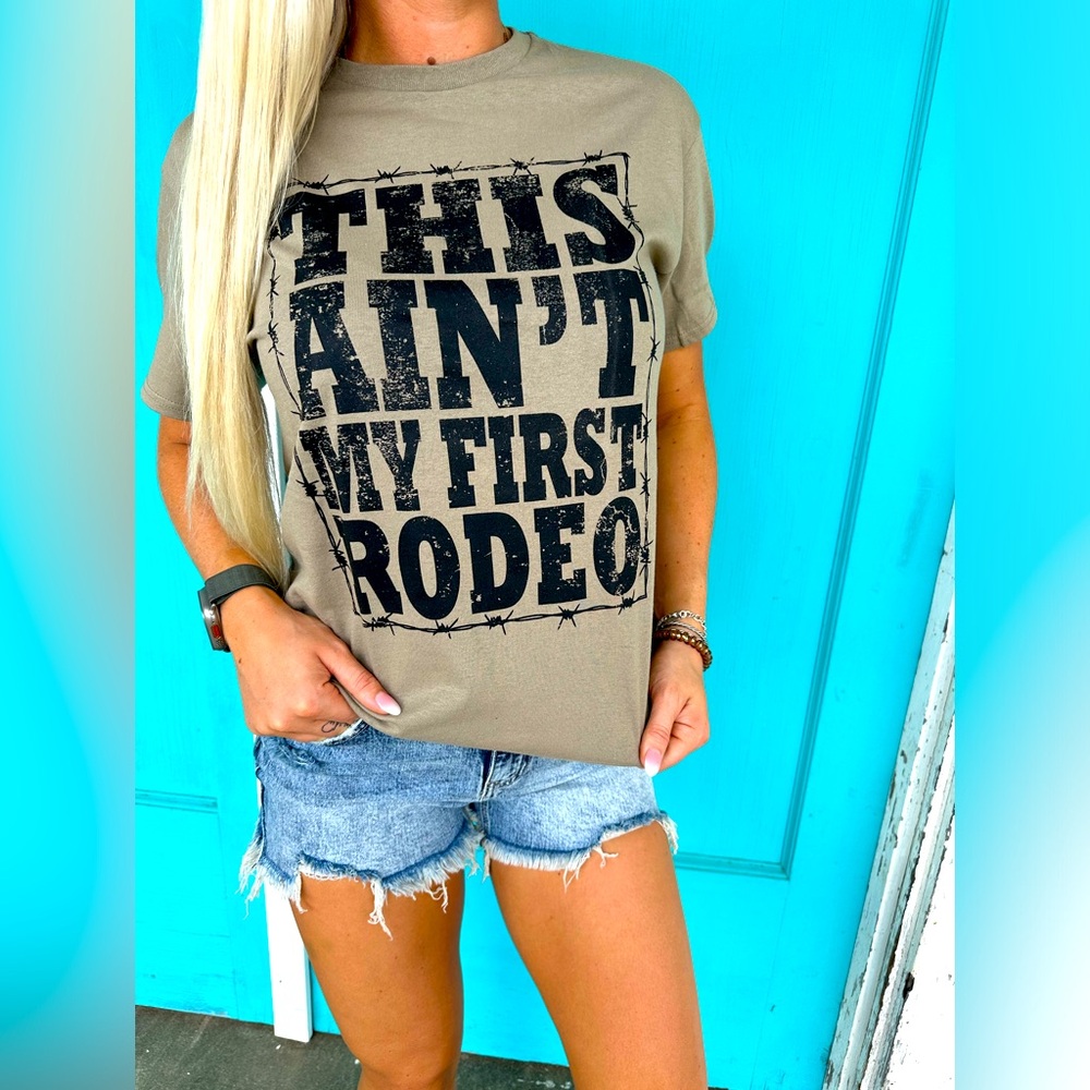 Women’s graphic tee - new from boutique